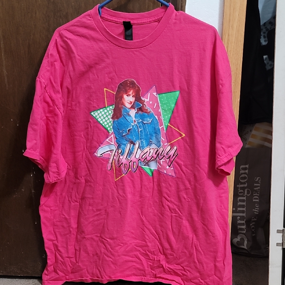Gildan Hot Pink Graphic Tee with Retro Star Design